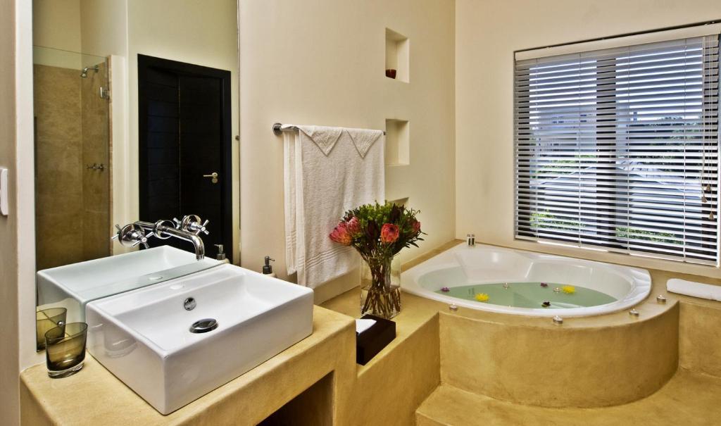Lodge On The Lake And Wellness Spa Wilderness Bilik gambar
